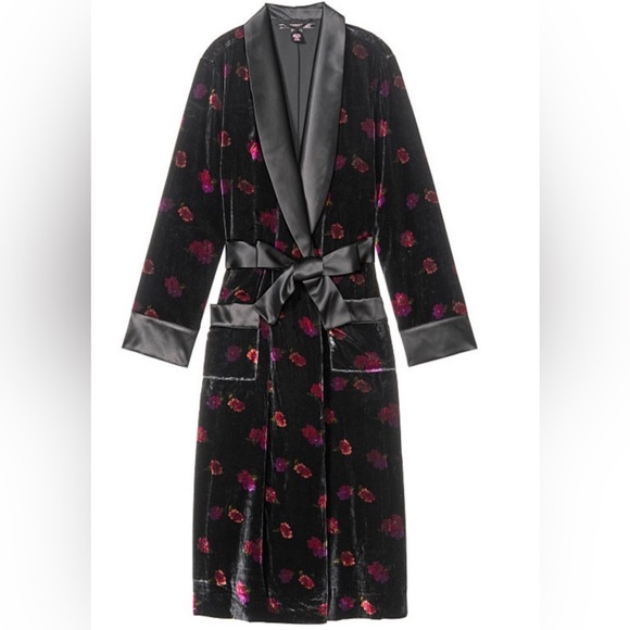 Victoria's Secret Other - VICTORIA’S SECRET luxe velvet long black floral robe size medium
